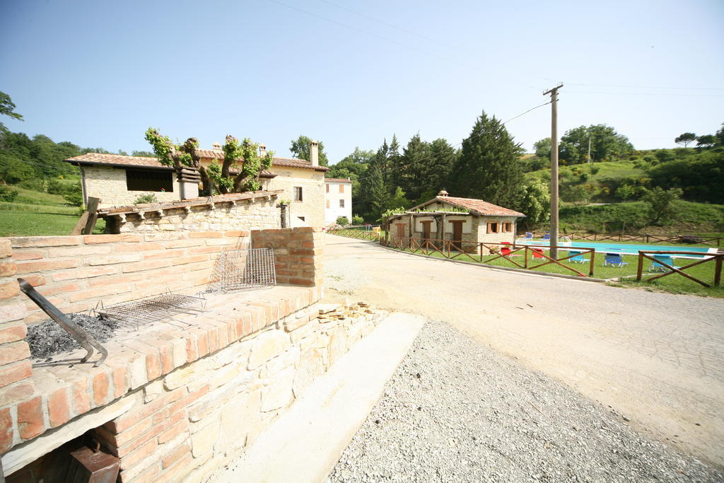 ピエトラルンガ Borgo Di Cortollaヴィラ エクステリア 写真